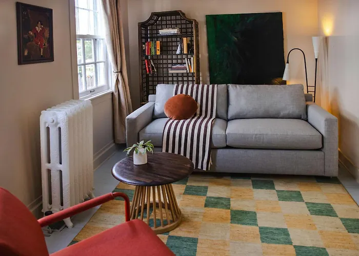 Kingston Carriage House